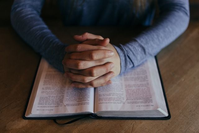 Bible praying